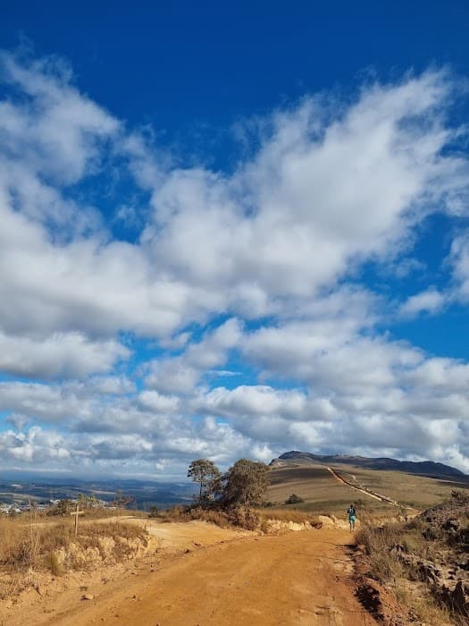 Descubra a beleza do Parque Estadual Serra do Ouro Branco e explore trilhas e cachoeiras naturais