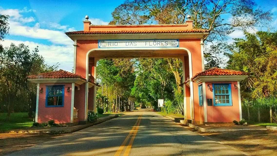 Descubra as belezas do Rio das Flores e aproveite atividades ao ar livre em meio à natureza