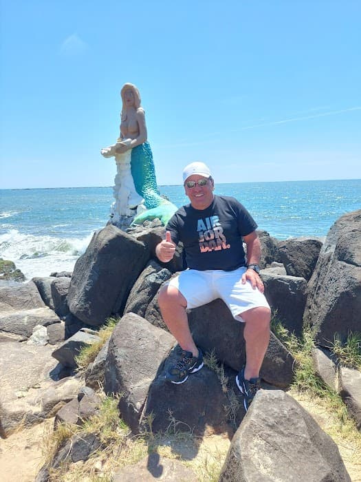 Estátua em homenagem a Iemanjá e Janaína