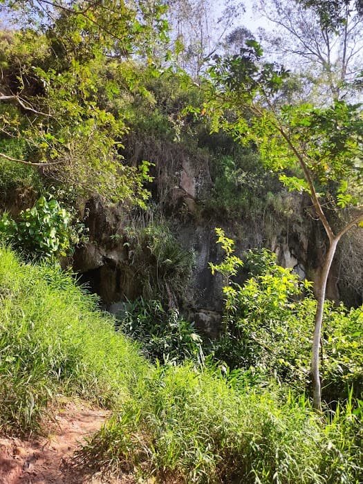 Pedreira e Cachoeira De Sabaúna