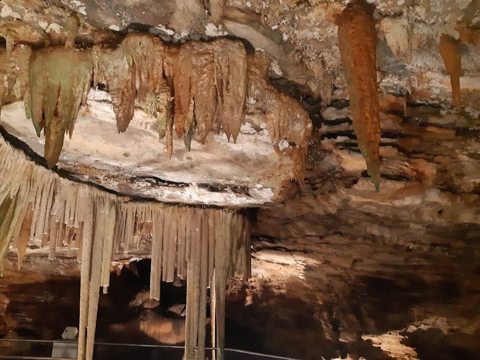 Descubra a Gruta Rei do Mato e viva aventuras, história e beleza natural em Minas Gerais