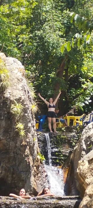 Banho da Cachoeira de Palmeiras